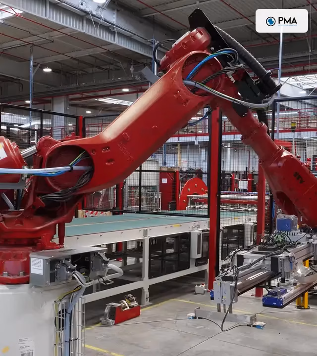 Máquina especial com robô de manipulação